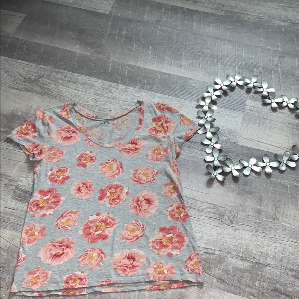 Ann Taylor Loft tee in gray and pink, medium